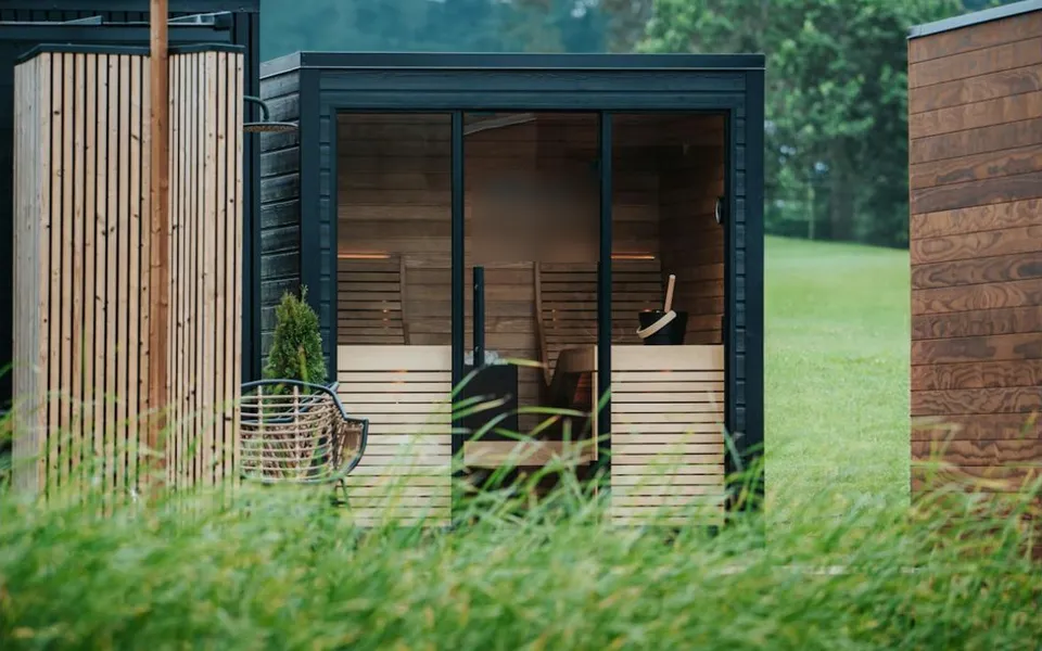 Cube sauna with changing room